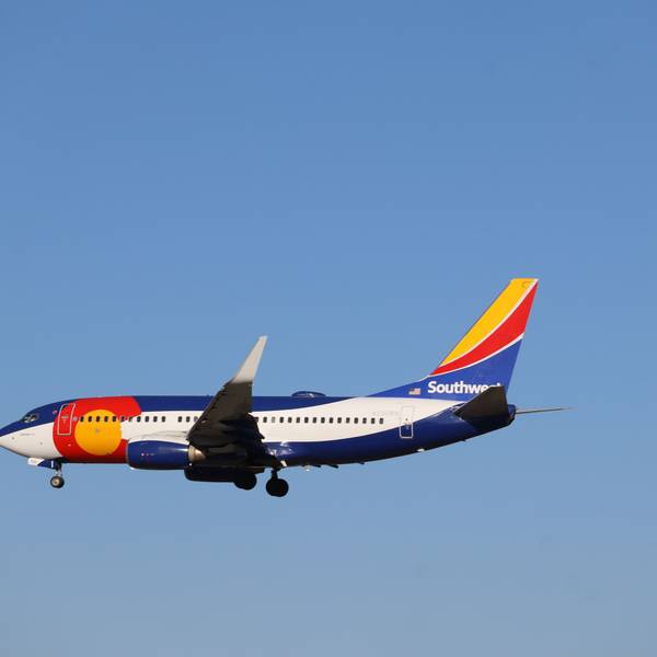 Die Boeing 737-700 der Southwest Airlines in Colorado One-Bemalung bei der Ankunft in SJC von Portland.