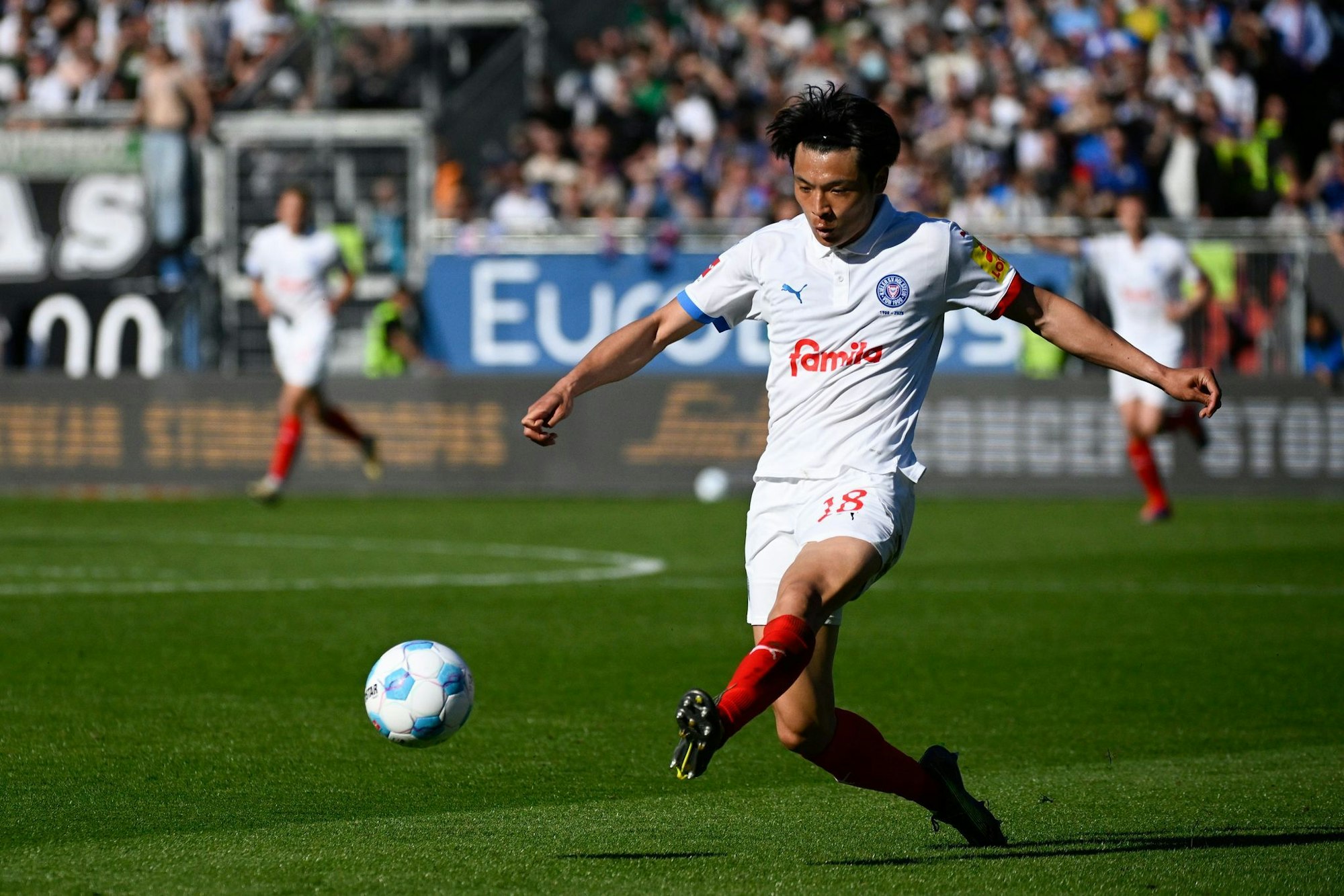 Kiels Shuto Machino wechselt zu Borussia Mönchengladbach.