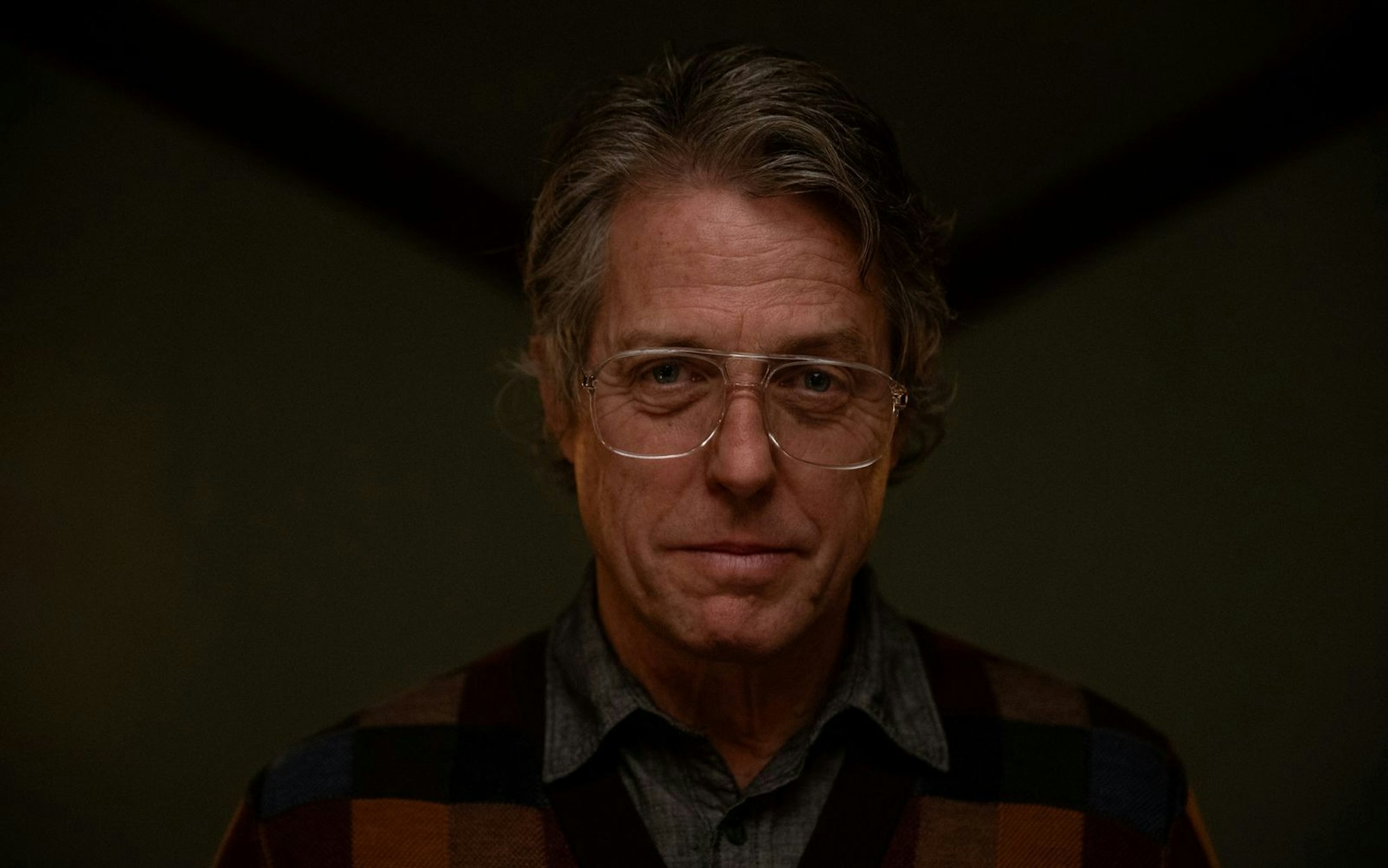 Hugh Grant in ungewohnt düsterer Rolle: In „Heretic“ spielt der einstige Sonnyboy einen Psychopathen. (Bild: Sky/Blueberry Pie LLC)