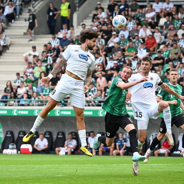 26.07.2025, Fussball: Freundschaftsspiel, SC Preussen Muenster - Viktoria Koeln, Saison 2025/2026, LVM-Preussenstadion in Muenster. Lex Tyger Lobinger Viktoria Koeln, 09 erzielt das Tor zum 1:1 Ausgleich per Kopf. Foto: Kirchner-Media/Thomas Haesler *** 26 07 2025, Football friendly match, SC Preussen Muenster Viktoria Koeln, season 2025 2026, LVM Preussenstadion in Muenster Lex Tyger Lobinger Viktoria Koeln, 09 scores the goal to equalize 1 1 by head Photo Kirchner Media Thomas Haesler Copyright: xKirchner-Media/ThomasxHaeslerx
