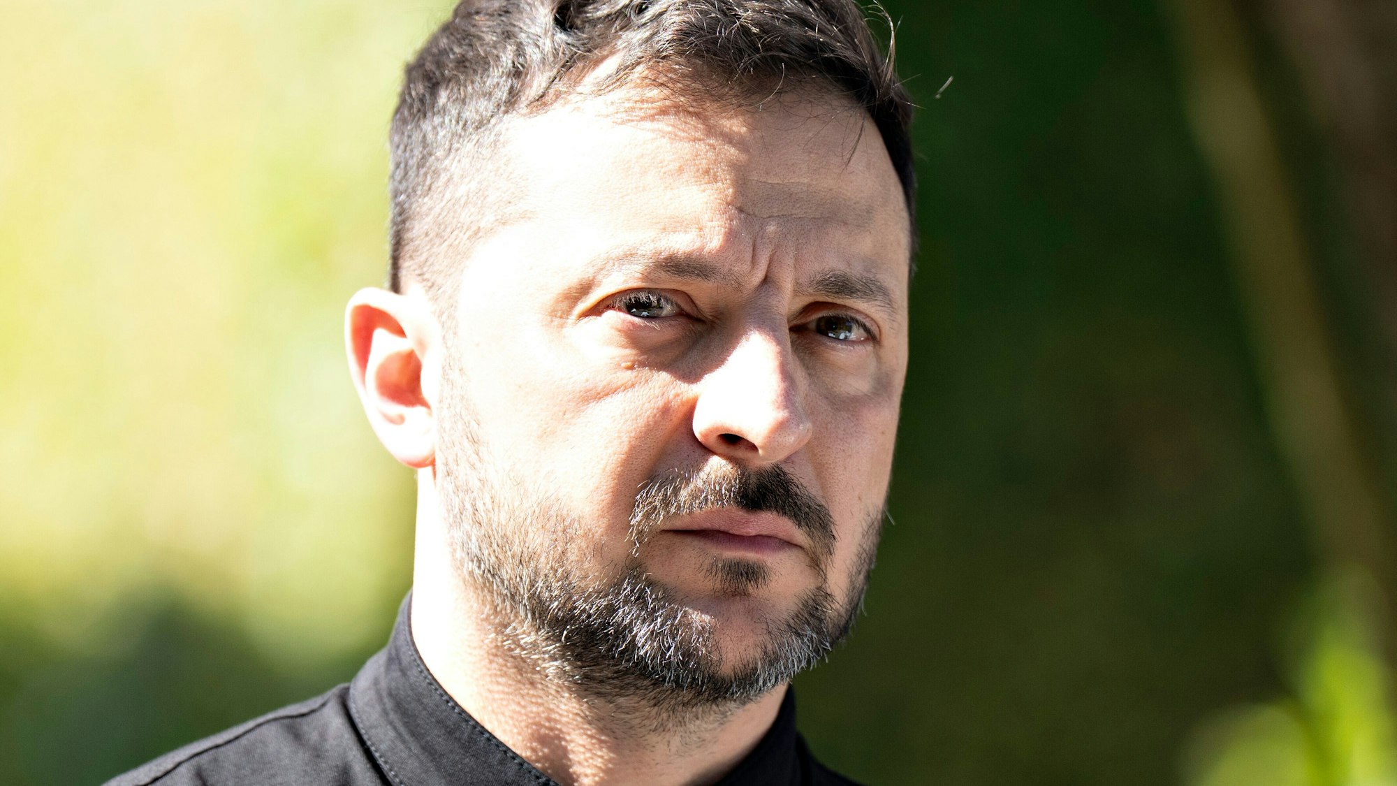 Wolodymyr Selenskyj reagierte auf Proteste mit einem neuen Regelwerk zur Antikorruptionspolitik, um Vertrauen wiederherzustellen.