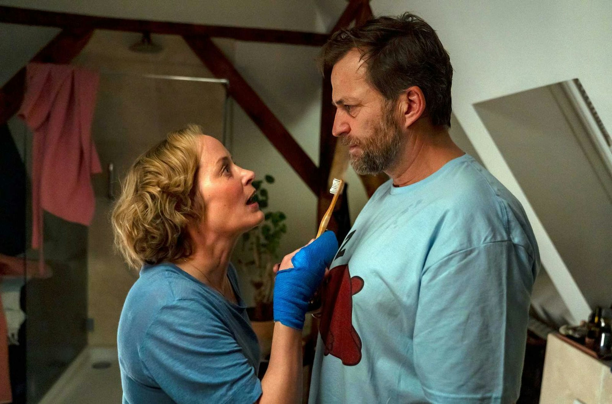 Mit Filmehemann Lennart (Christian Erdmann) kracht es häufiger mal: Bürgermeisterin Lurz (Silke Bodenbender) erträgt seinen unterentwickelten Ehrgeiz nicht. (Bild: ZDF / Oliver Feist)