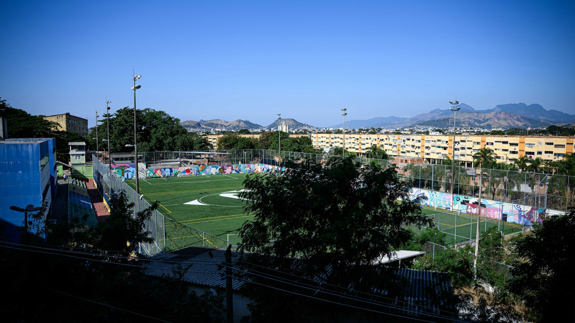 Das Instituto Bola pra Frente direkt in der Favela, in der Jorginho aufgewachsen ist.