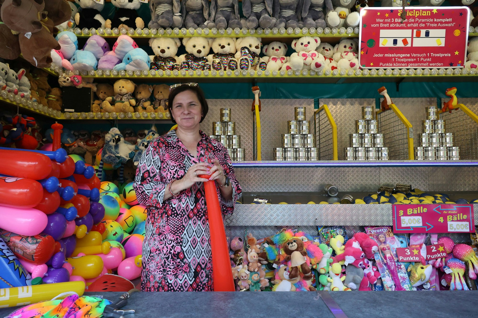 Bereits die Eltern von Henny Dietrich waren mit der Bude fürs Dosenwerfen in Opladen.