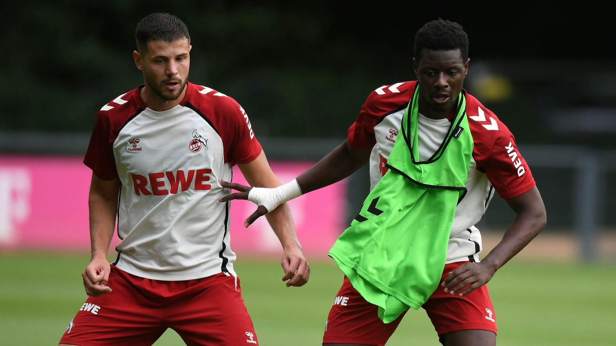 07.07.2025, xophax, 1. Fussball Bundesliga, 1.FC Koeln Saison 2025 / 2026 Training Trainingsauftakt Imad Rondic , links und Ragnar Ache DFL/DFB REGULATIONS PROHIBIT ANY USE OF PHOTOGRAPHS as IMAGE SEQUENCES and/or QUASI-VIDEO Koeln *** 07 07 2025, xophax, 1 Fussball Bundesliga, 1 FC Koeln Saison 2025 2026 Training kick-off Imad Rondic , left and Ragnar Ache DFL DFB REGULATIONS PROHIBIT ANY USE OF PHOTOGRAPHS as IMAGE SEQUENCES and or QUASI VIDEO Koeln