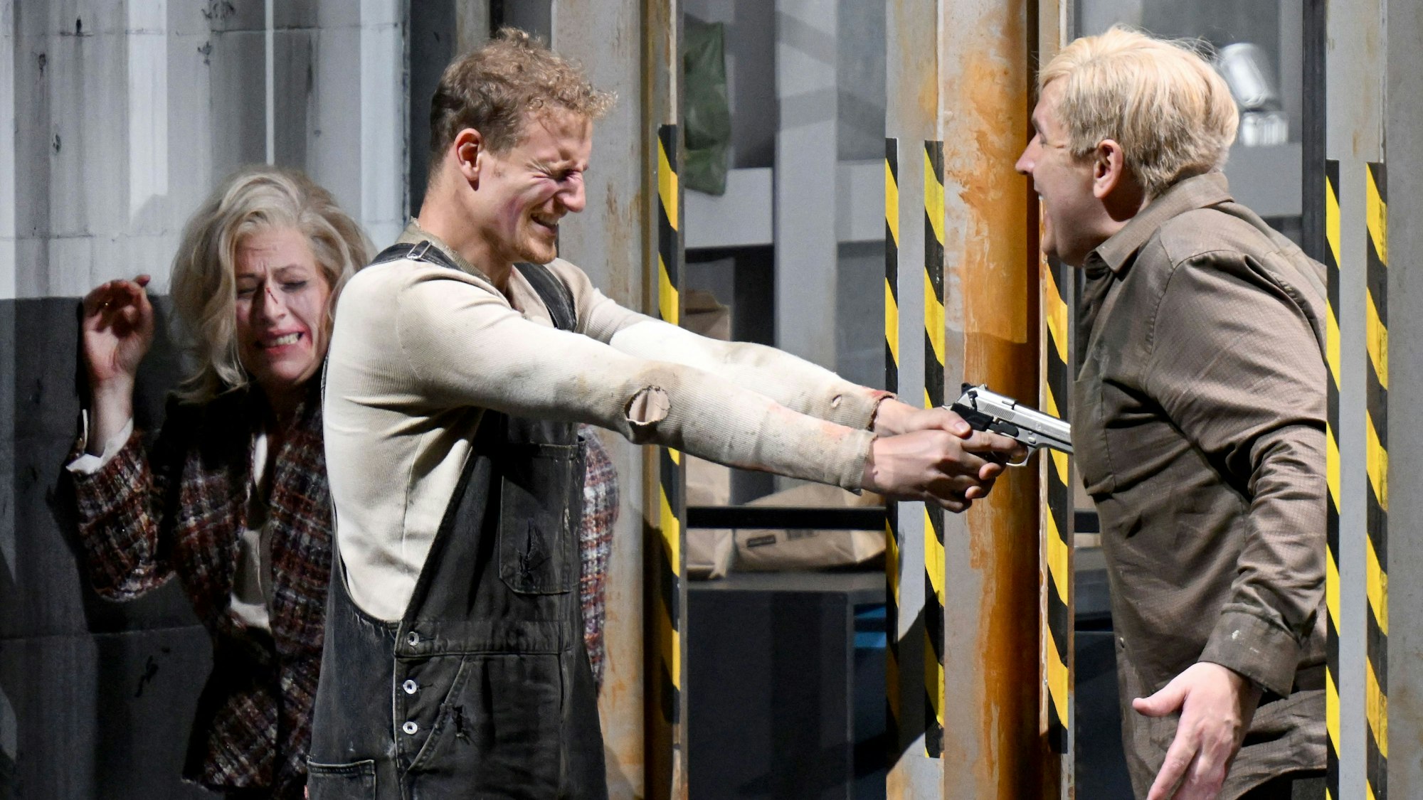 Szene aus ‚Giulio Cesare in Egitto‘ in Bunkerkulisse