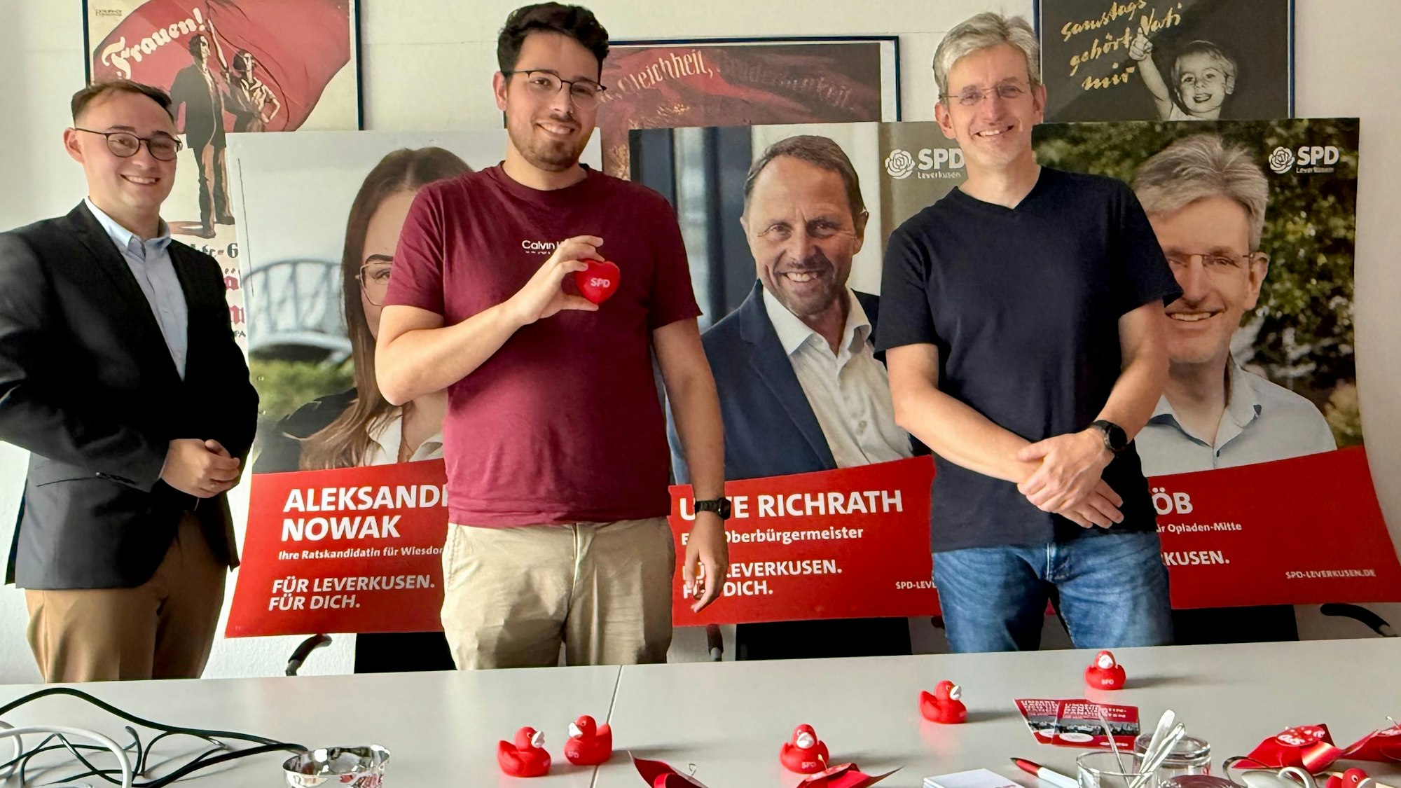 Wahlkampfleiter Max Haacke, SPD-Chef Darius Ganjani und Spitzenkandidat Dirk Loeb