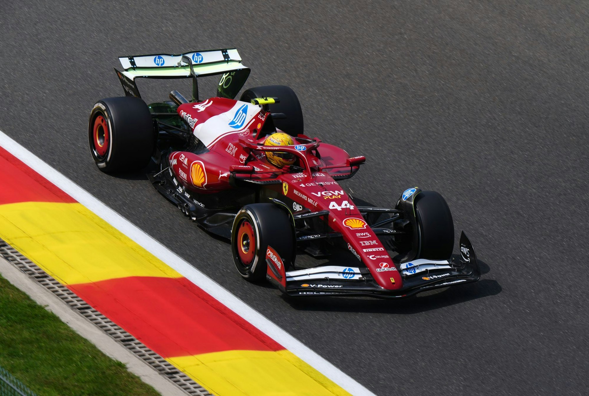 Der Ferrari funktioniert noch nicht so, wie Hamilton das will.