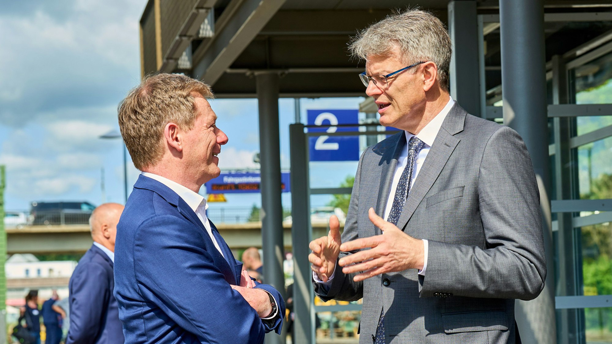 Dr. Richard Lutz, Vorstandsvorsitzender DB AG und Patrick Schnieder, Bundesminister für Verkehr, im Gespräch