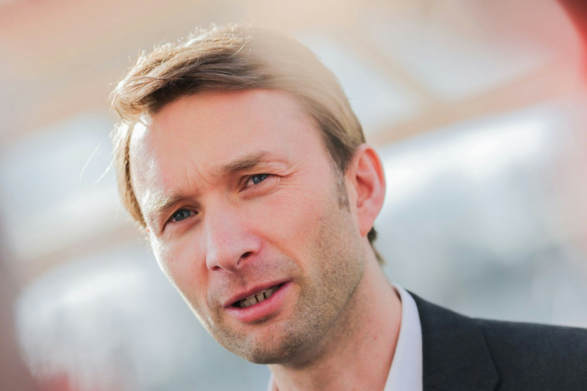 Bayer-Sportchef Simon Rolfes will, dass der Neuzugang Spielpraxis sammelt.