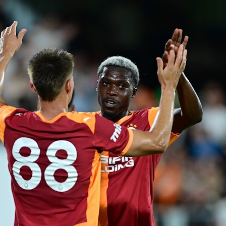 Umraniyespor v Galatasaray - Friendly ISTANBUL, TURKIYE - JULY 12: Galatasaray s Derrick Kohn R celebrates his goal with his teammate during the pre-season friendly match between Umraniyespor and Galatasaray at Umraniyespor Stadium in Istanbul, Turkiye, on July 12, 2025. Abdulhamid Hosbas / Anadolu Istanbul Turkey. Editorial use only. Please get in touch for any other usage. PUBLICATIONxNOTxINxTURxUSAxCANxUKxJPNxITAxFRAxAUSxESPxBELxKORxRSAxHKGxNZL Copyright: x2025xAnadoluxAbdulhamidxHosbasx