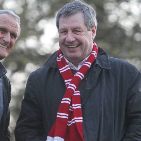 Freundschaftsspiel zwischen dem Mittelrheinligisten SIegburger SV 04 (5. Liga) und dem Bundesligisten 1. FC Köln im Siegburger Stadion vor knapp 3000 Zuschauern. Weltmeister Wolfgang Overath (links) unf FC Präsident Werner WOlf