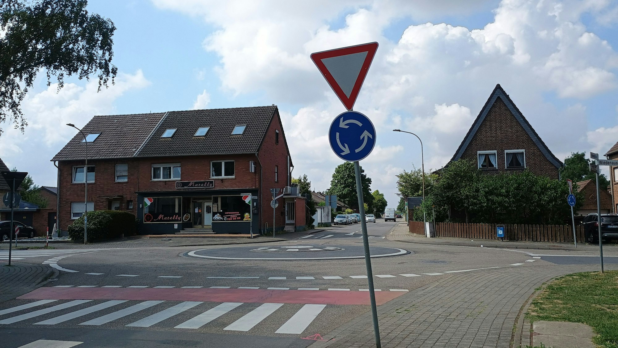 Das Bild zeigt den Kreisel, an dem die Sperrung beginnen wird.