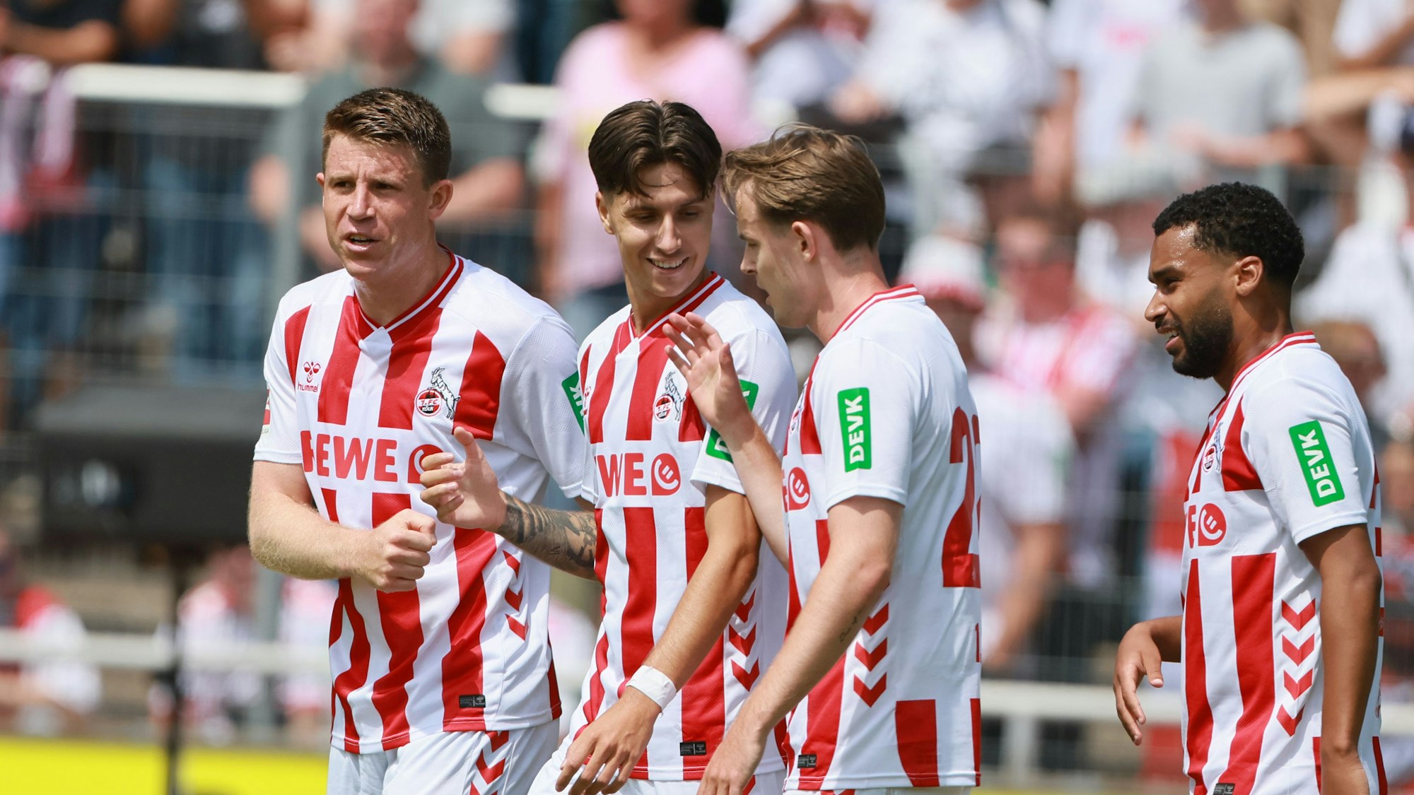 Die Kölner Spieler Dominique Heintz, Denis Huseinbasic, Jakub Kaminsi und Linton Maina können sich in einem weiteren Test beweisen.