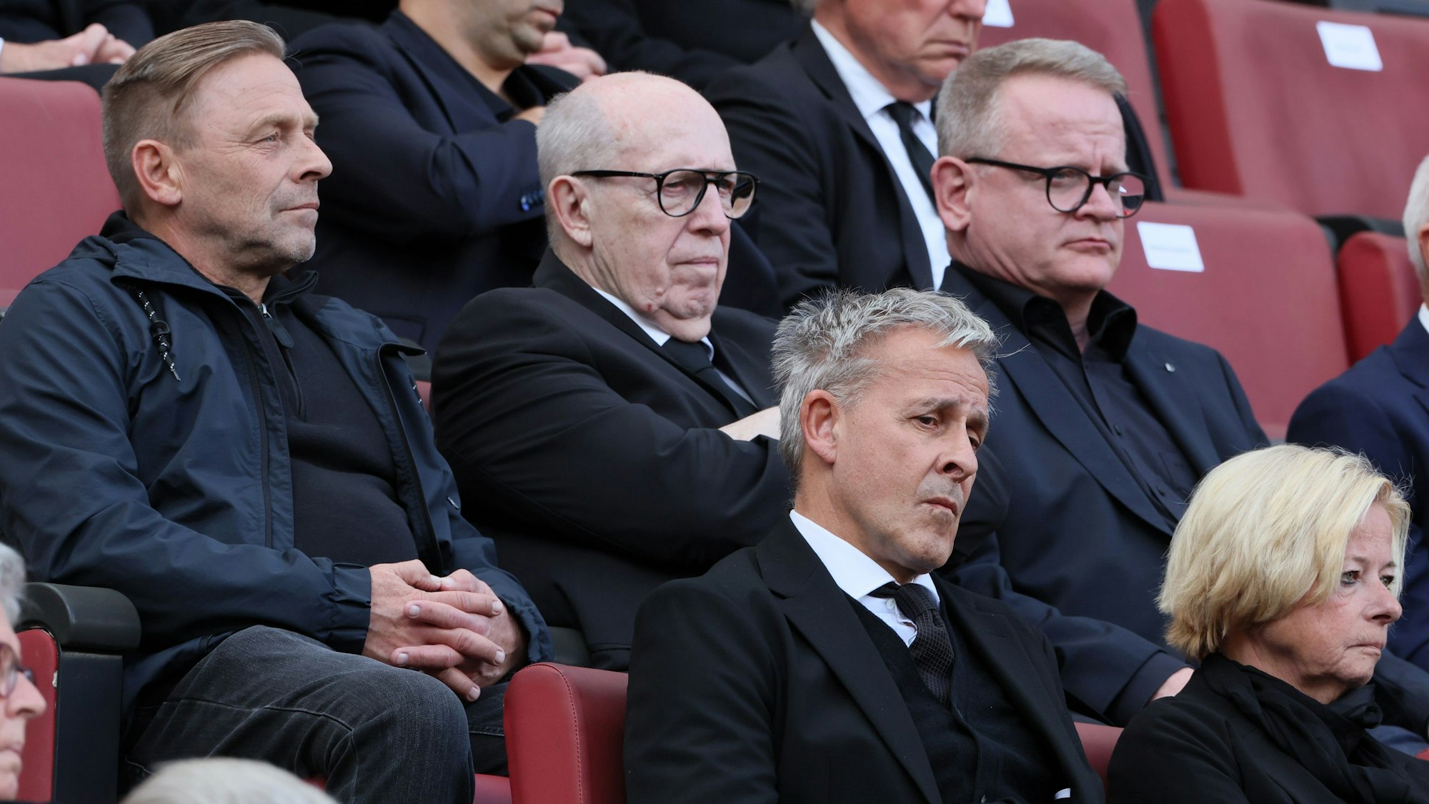 Bei der Trauerfeier für Christoph Daum 2024 saß Thomas Häßler neben Reiner Calmund.