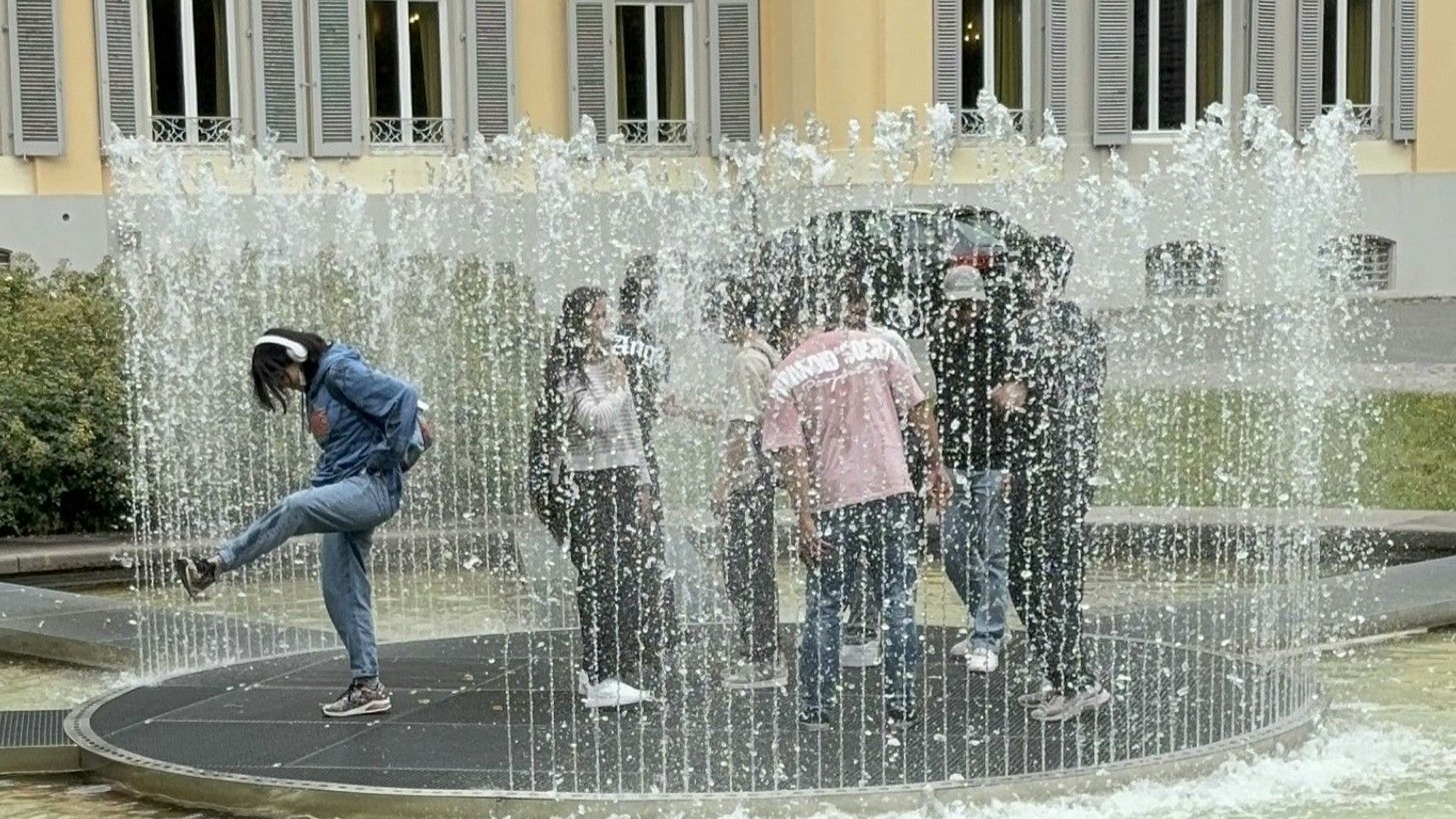 Eine Gruppe machte einen Ausflug zum Schloss Morsbroich