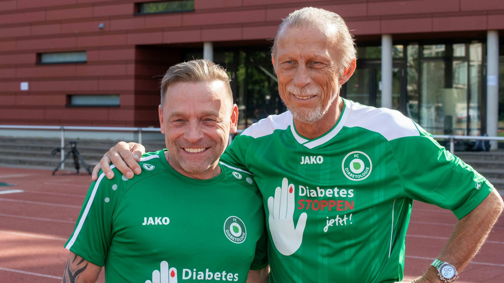 Thomas Häßler und Christoph Daum bei einem Charityevent 2022