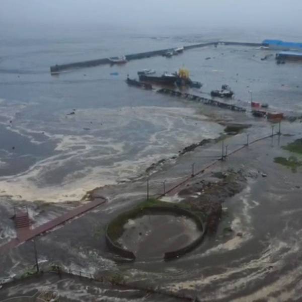 Luftaufnahme eines von einem Erdbeben und einem anschließenden Tsunami betroffenen Gebiets in der Region Sachalin im Osten Russlands.