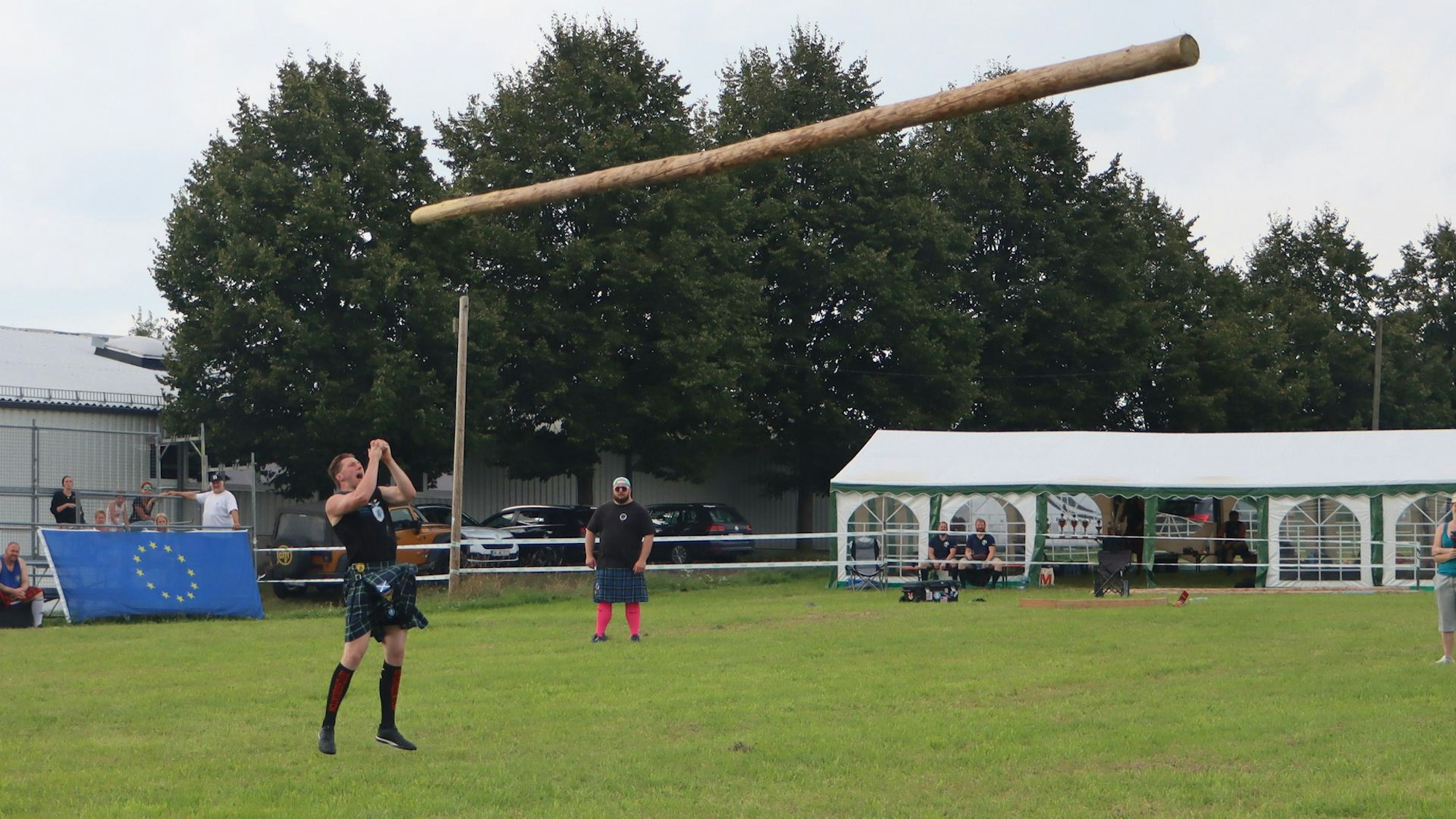 Baumstammwerfen, Hammerwerfen und Steinwerfen bei den Leuscheider Highland Games