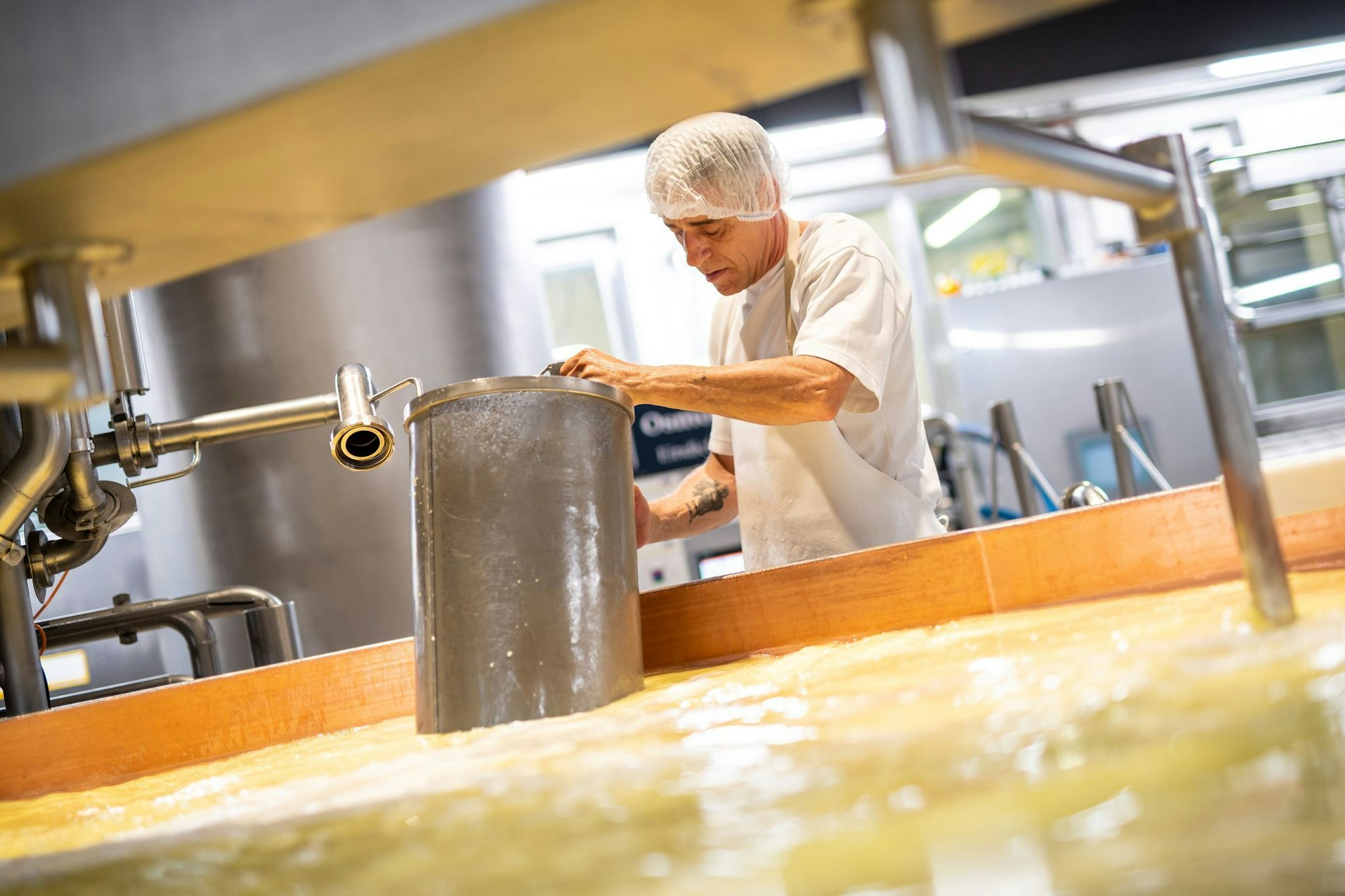 Appenzeller Land, das verbinden viele mit dem gleichnamigen Käse. In der Schaukäserei kann man erleben, wie er hergestellt wird.