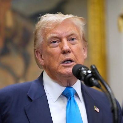 US-Sanktionen zielen auf eines der größten iranischen Schifffahrtsnetzwerke seit 2018, das Milliardengewinne erzielt. Trump verfolgt gegenüber dem Iran eine besonders harte Linie.