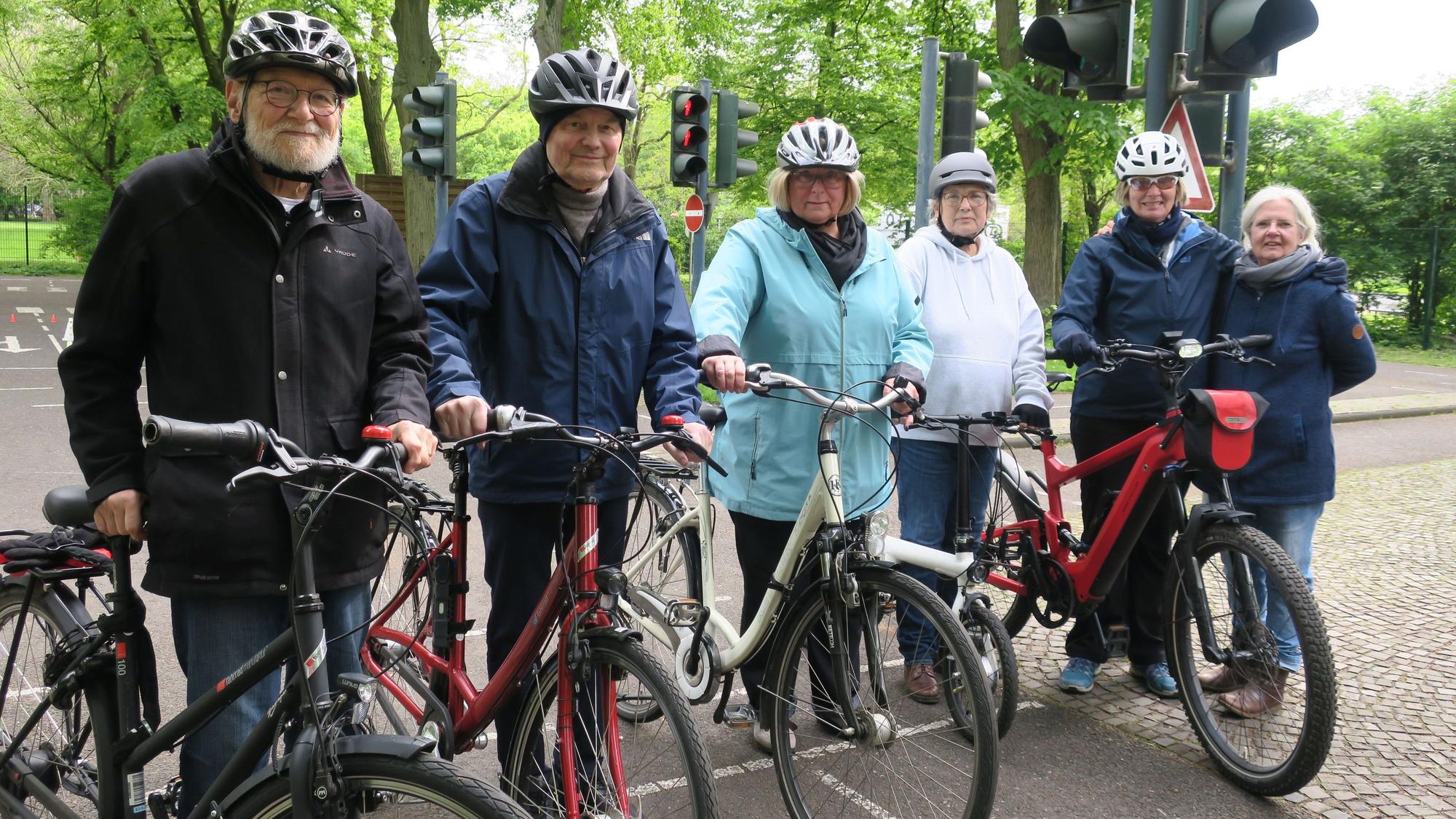 Teilnehmer des Fahrradtrainings für Senioren