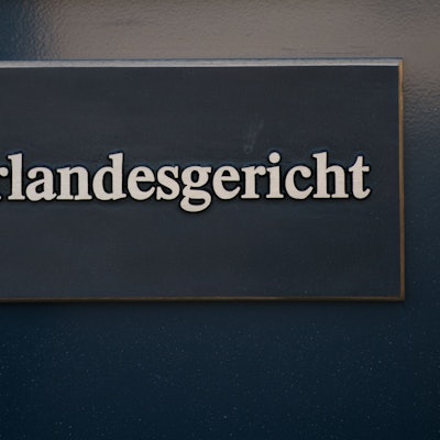 Das Außenschild des Gerichtsgebäudes des Oberlandesgerichts (OLG) Dresden. (Archivbild)