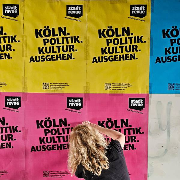 Das Bild zeigt Plakate mit Motiven der Stadtrevue. Foto: Elke Schwirtheim