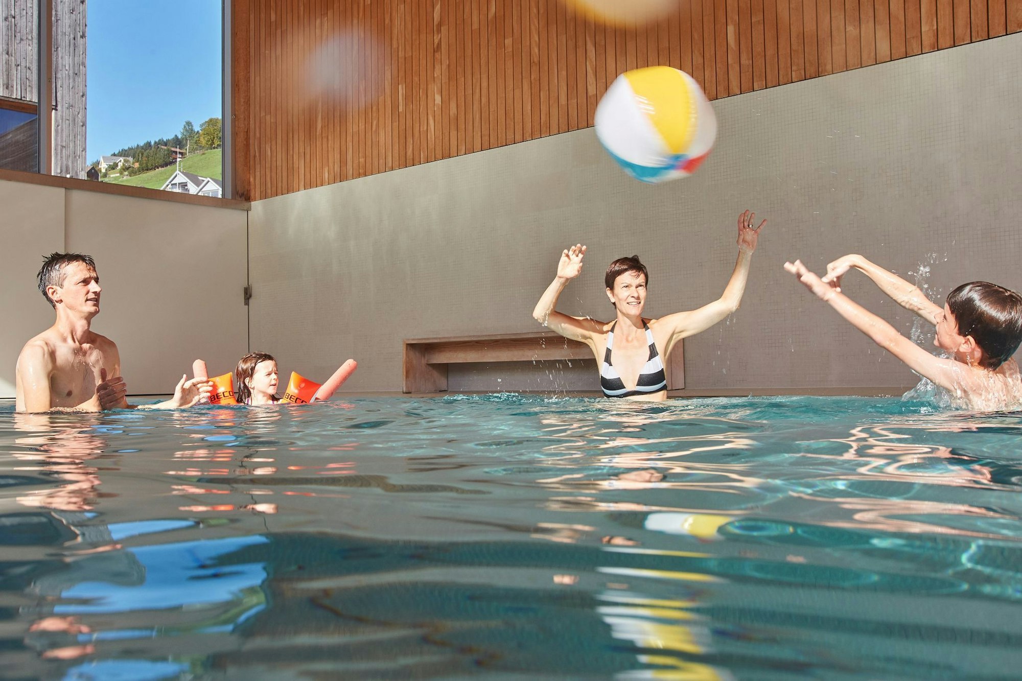 Das Hallenbad ist für Feriendorfgäste inklusive.