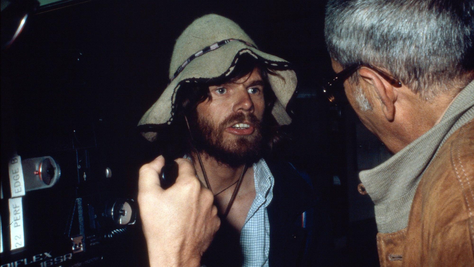 Extrembergsteiger Reinhold Messner bei der Ankunft am Flughafen München nach der Besteigung des Mount Everest.