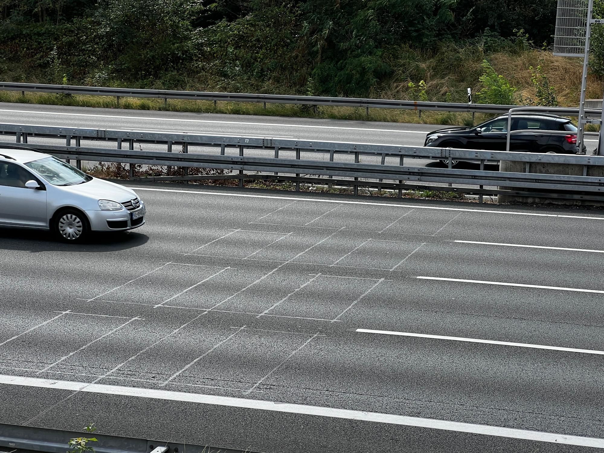 Autobahn 3 Zählstelle "Leverkusen 5004" . Bild: Ralf Krieger