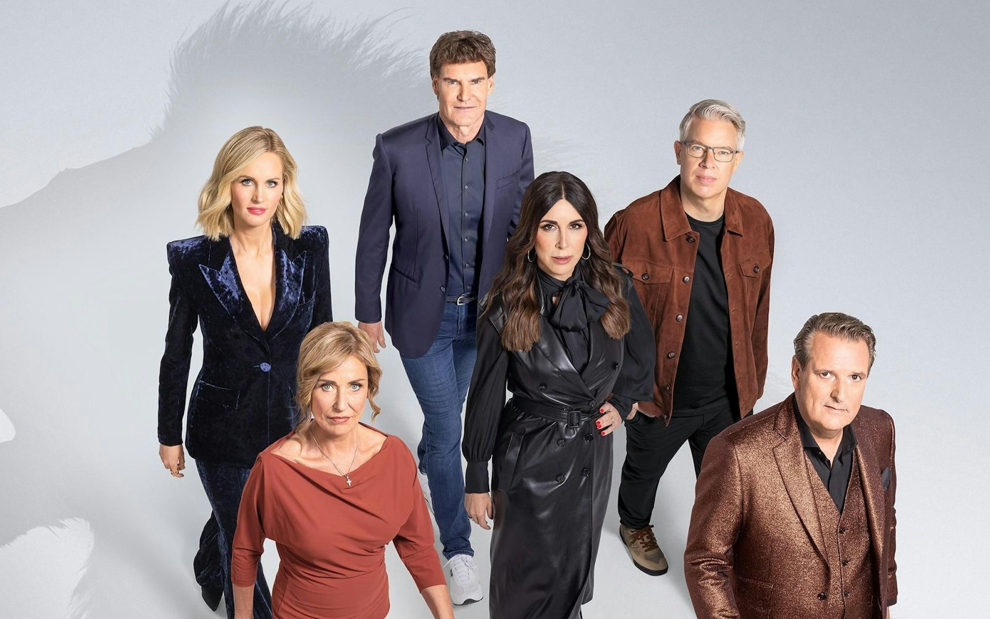 Das „Höhle der Löwen“-Team 2025: (von links): Janna Ensthaler, Carsten Maschmeyer, Dagmar Wöhrl, Judith Williams, Frank Thelen und Ralf Dümmel. (Bild: RTL / Boris Breuer)