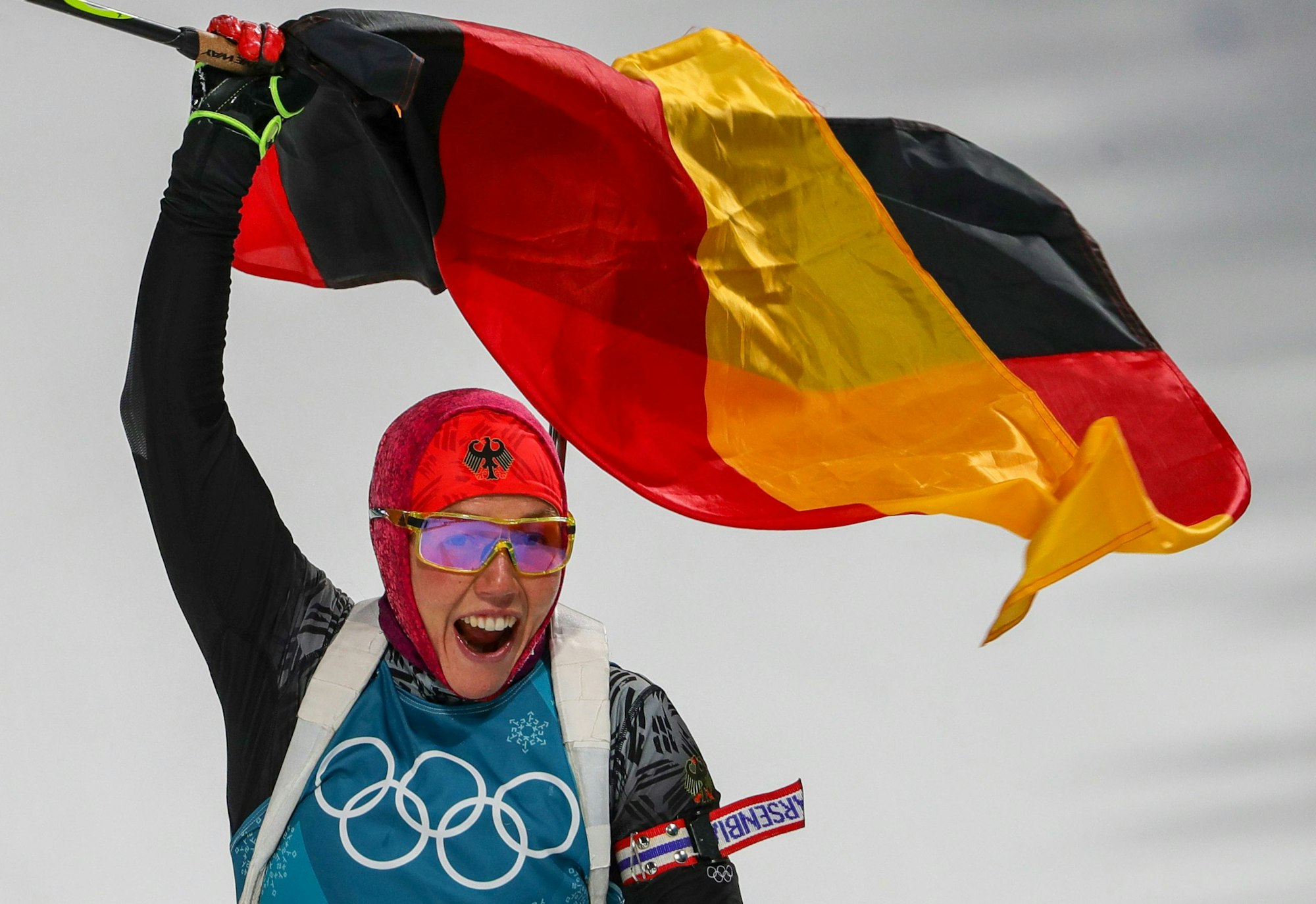 12.02.2018: Laura Dahlmeier jubelt im Ziel über ihre zweite Goldmedaille ibei den olympischen Spielen in Pyeongchang.