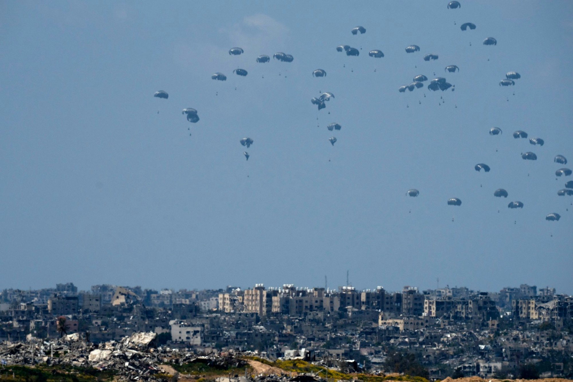 Bundeswehrmaschinen sollen sich an den Abwürfen von Hilfsgütern über Gaza beteiligen. (Archivbild)
