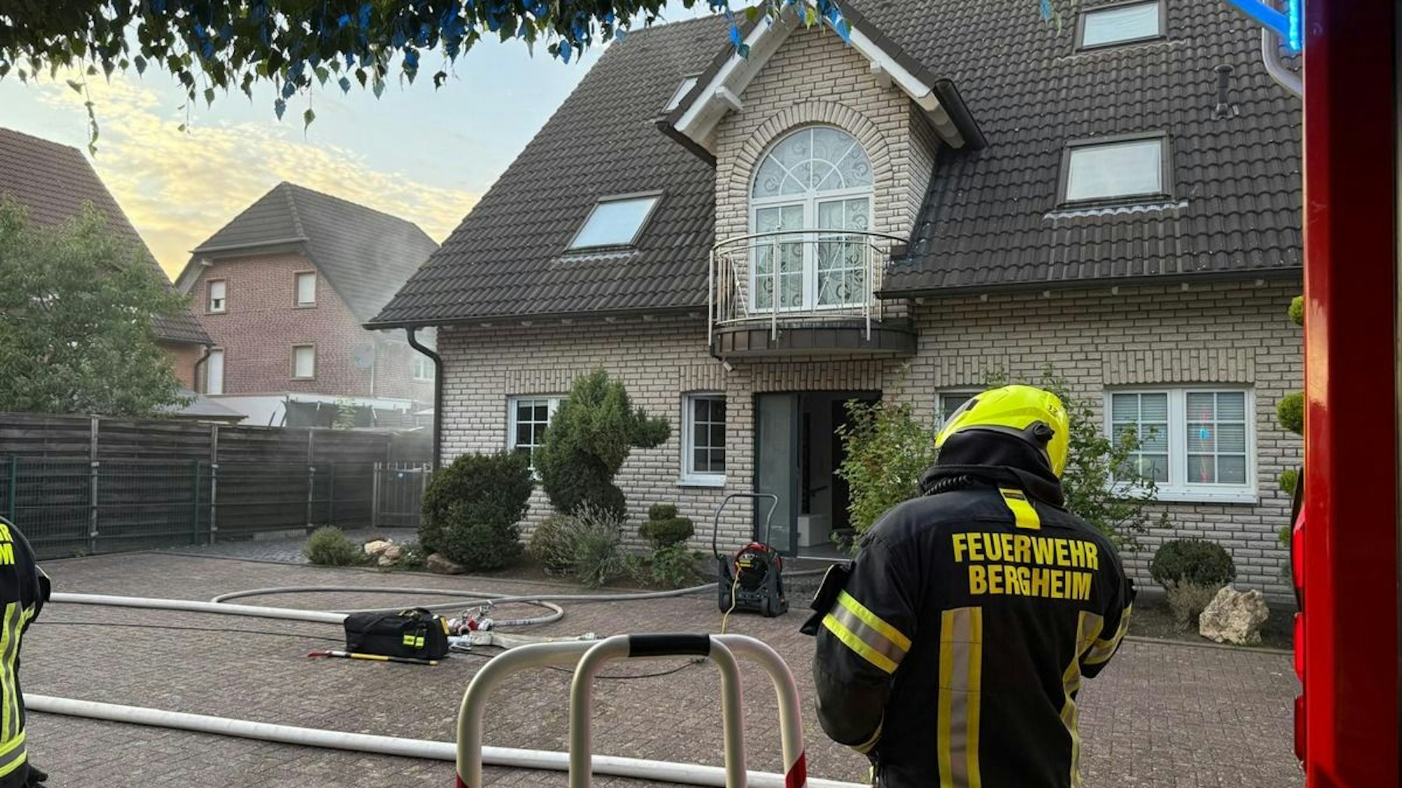 Feuerwehreinsatz in einem Wohnhaus in Bergheim.
