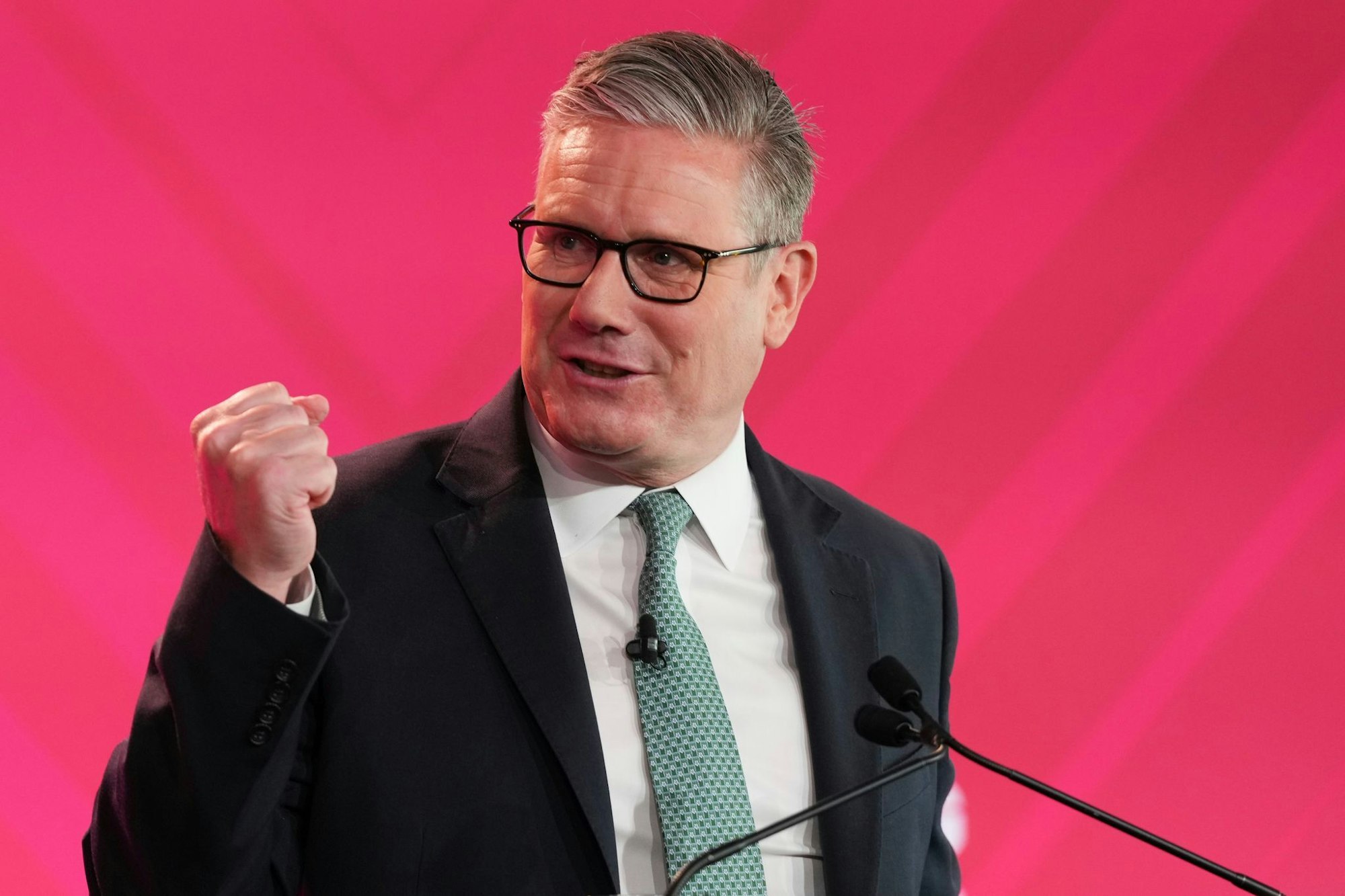 Der britische Premierminister droht Israel wegen der Lage in Gaza.