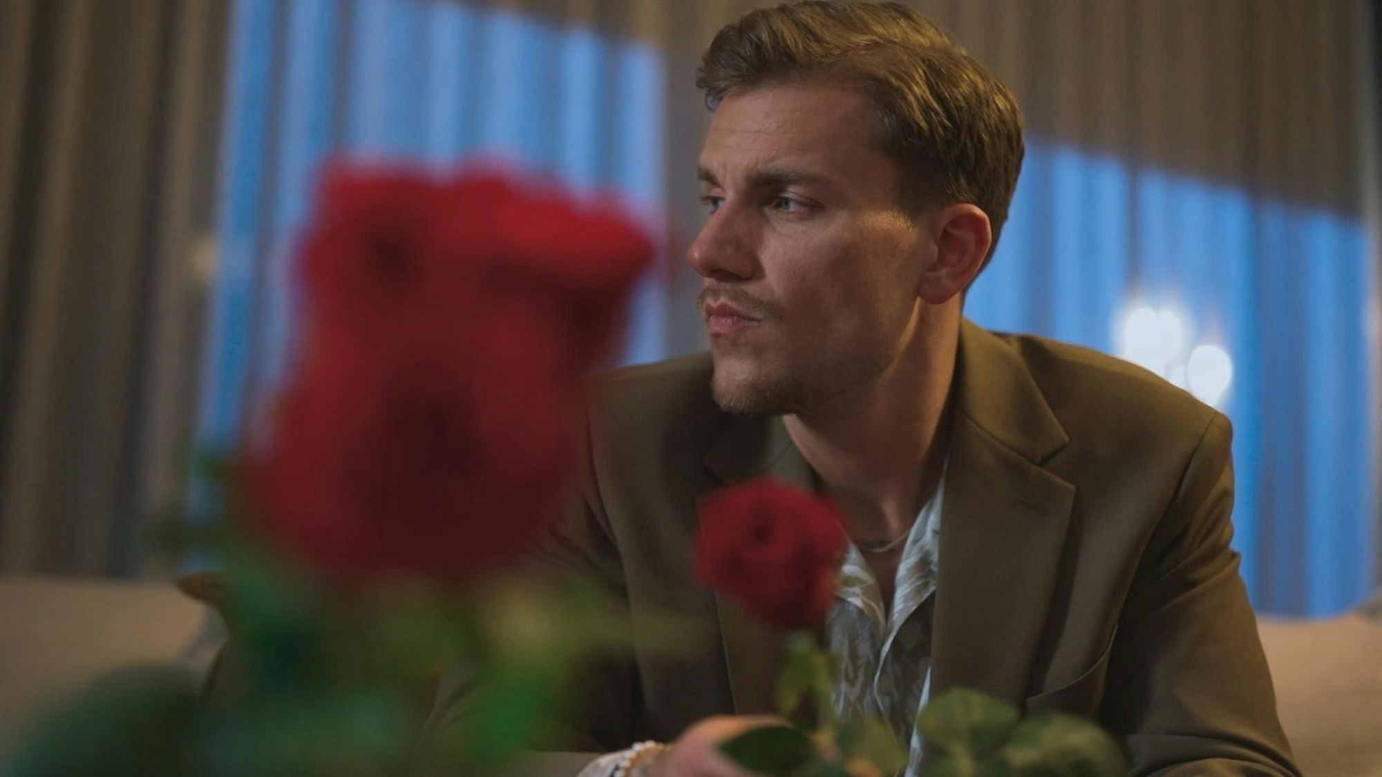 Sie wirft drei Frauen vor, „Bachelor“ Felix Stein nur etwas vorzuspielen. (Bild: RTL)