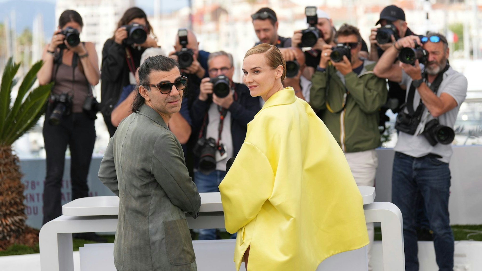 Regisseur Fatih Akin und Diane Kruger nach der Premiere von «Amrum». (Archivbild). Foto: Natacha Pisarenko/Invision/dpa