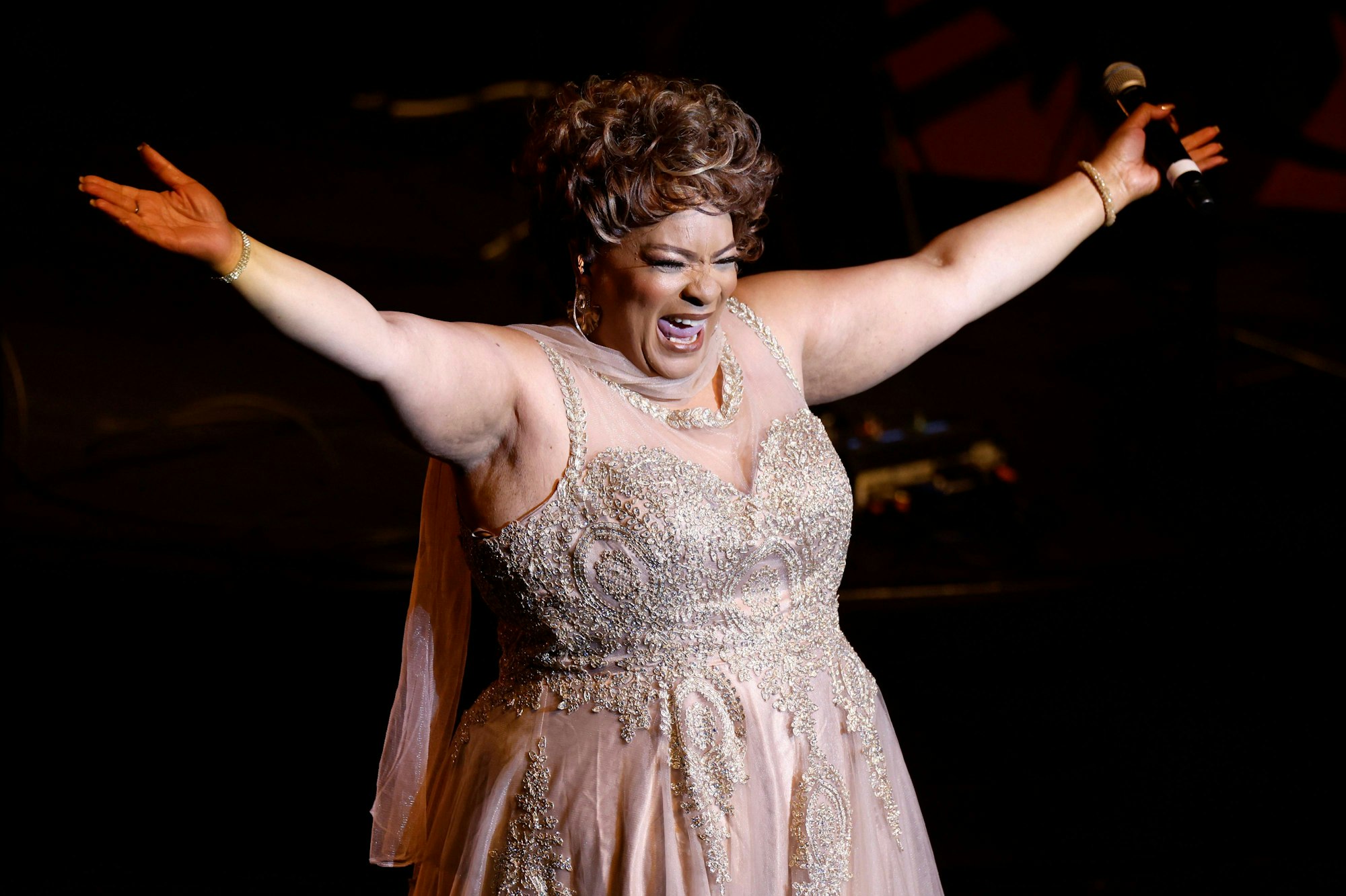 Sängerin Darnita Williams singt Songs von Aretha Frankling bei der Show Respect - The Aretha Franklin Story in der Kölner Philharmonie. Köln, 29.07.2025 NRW Deutschland *** Singer Darnita Williams sings songs by Aretha Franklin at the show Respect The Aretha Franklin Story at the Kölner Philharmonie Cologne, 29 07 2025 NRW Germany Copyright: xChristophxHardtx