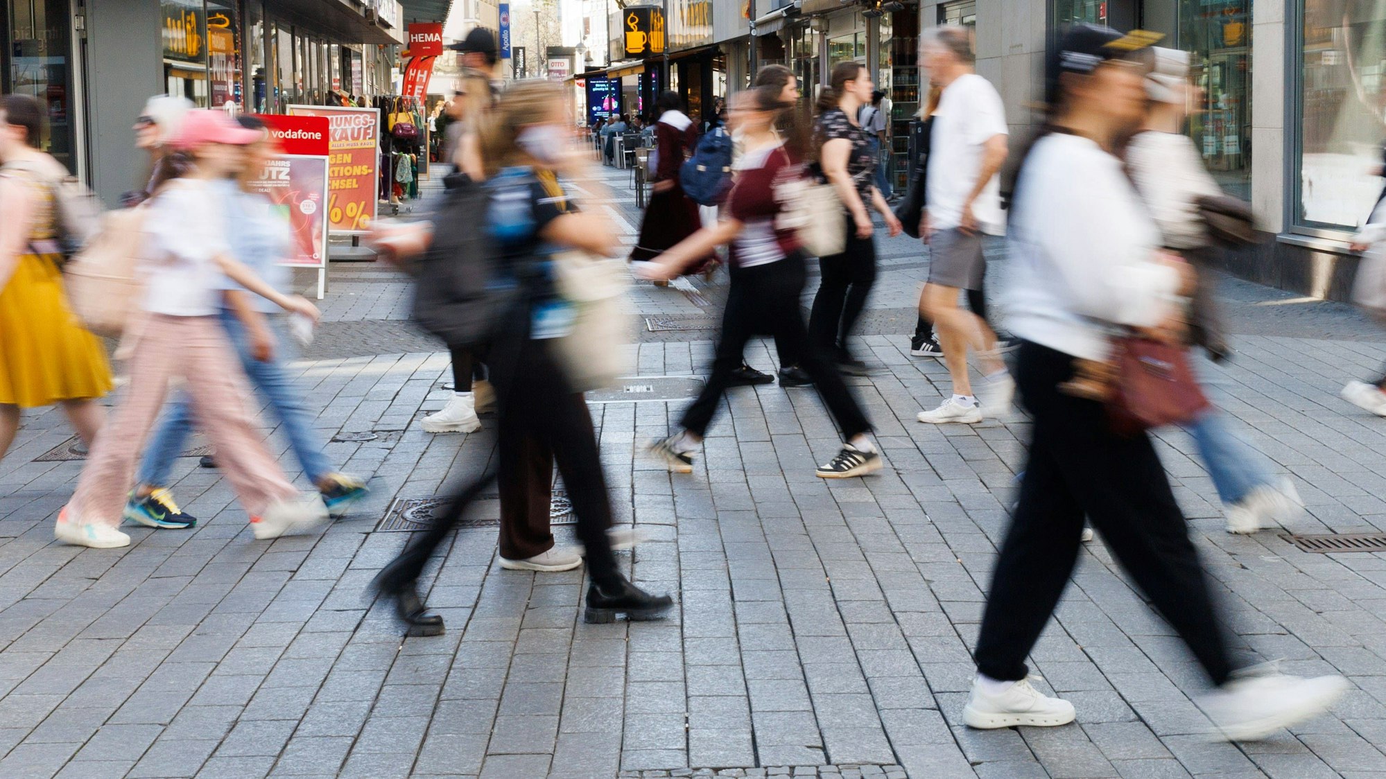 Menschen beim Einkaufen.(Symbolfoto)