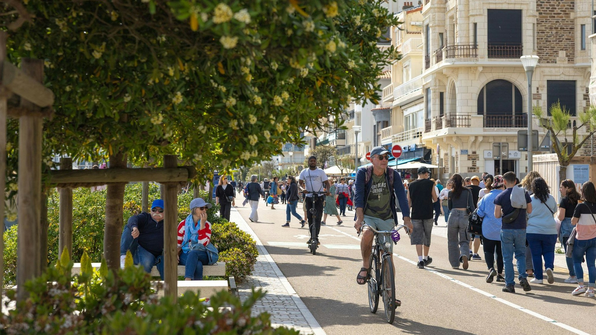 Strandtouristen in Les Sables-d'Olonne sollen nicht mehr in Badekleidung und mit nacktem Oberkörper in die Stadt hineinlaufen.