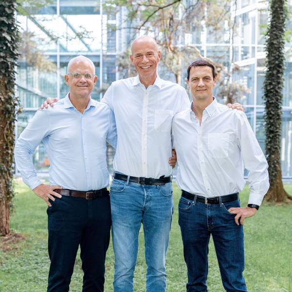 12.06.2025, Köln: Der Präsidentschaftskandidat des 1. FC Köln, Jörn Stobbe mit seinen Mitstreitern Prof. Dr. Ulf Sobek und Dr. Jörg Alvermann beim Redaktionsgespräch mit KSTA und EXPRESS im Neven-Dumon-Haus in Köln. Foto: Thilo Schmülgen