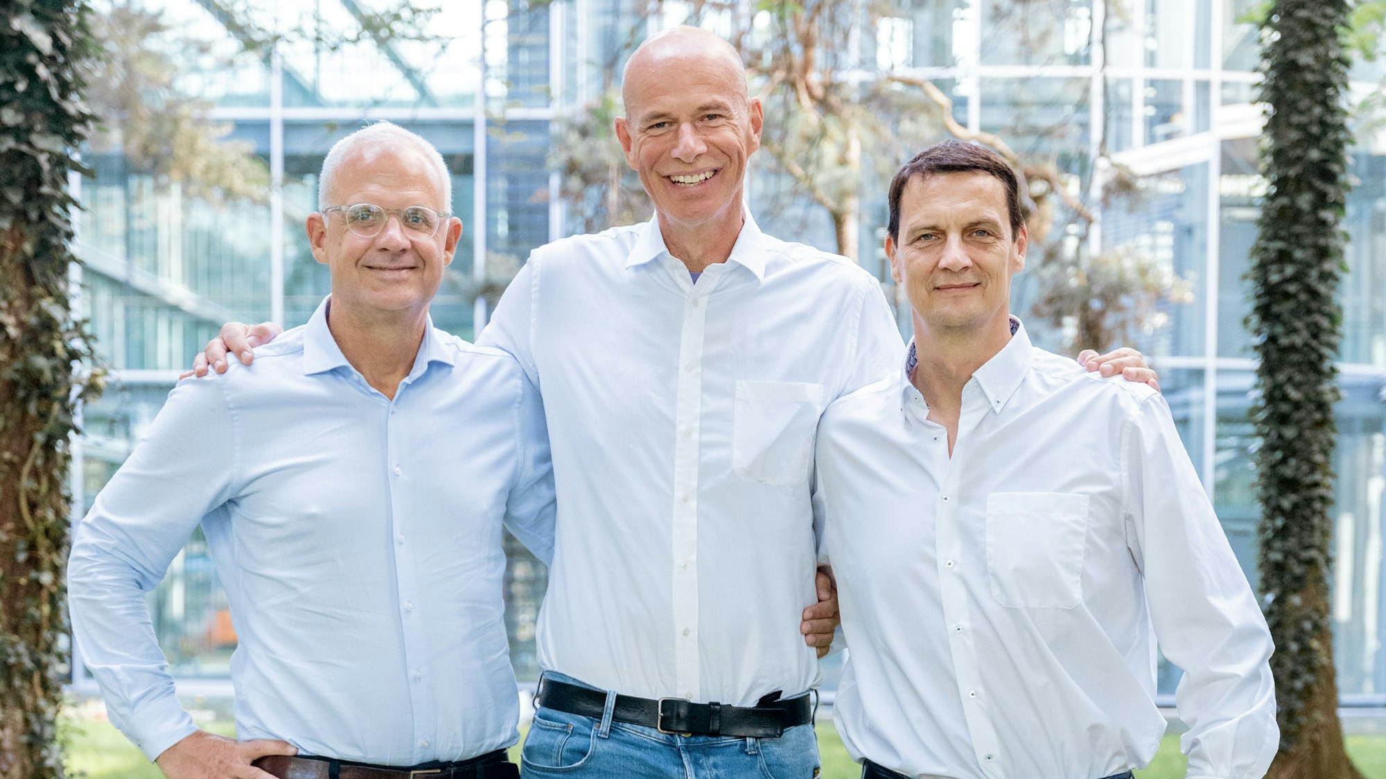 12.06.2025, Köln: Der Präsidentschaftskandidat des 1. FC Köln, Jörn Stobbe mit seinen Mitstreitern Prof. Dr. Ulf Sobek und Dr. Jörg Alvermann beim Redaktionsgespräch mit KSTA und EXPRESS im Neven-Dumon-Haus in Köln. Foto: Thilo Schmülgen