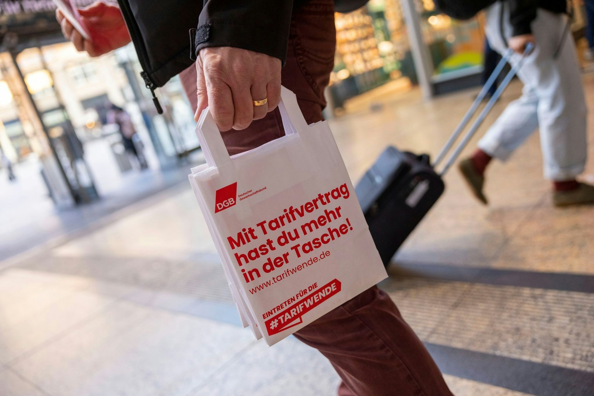 Bei der öffentlichen Vergabe von Aufträgen sollen tarifgebundene Firmen künftig bevorzugt werden. (Foto-Archiv)