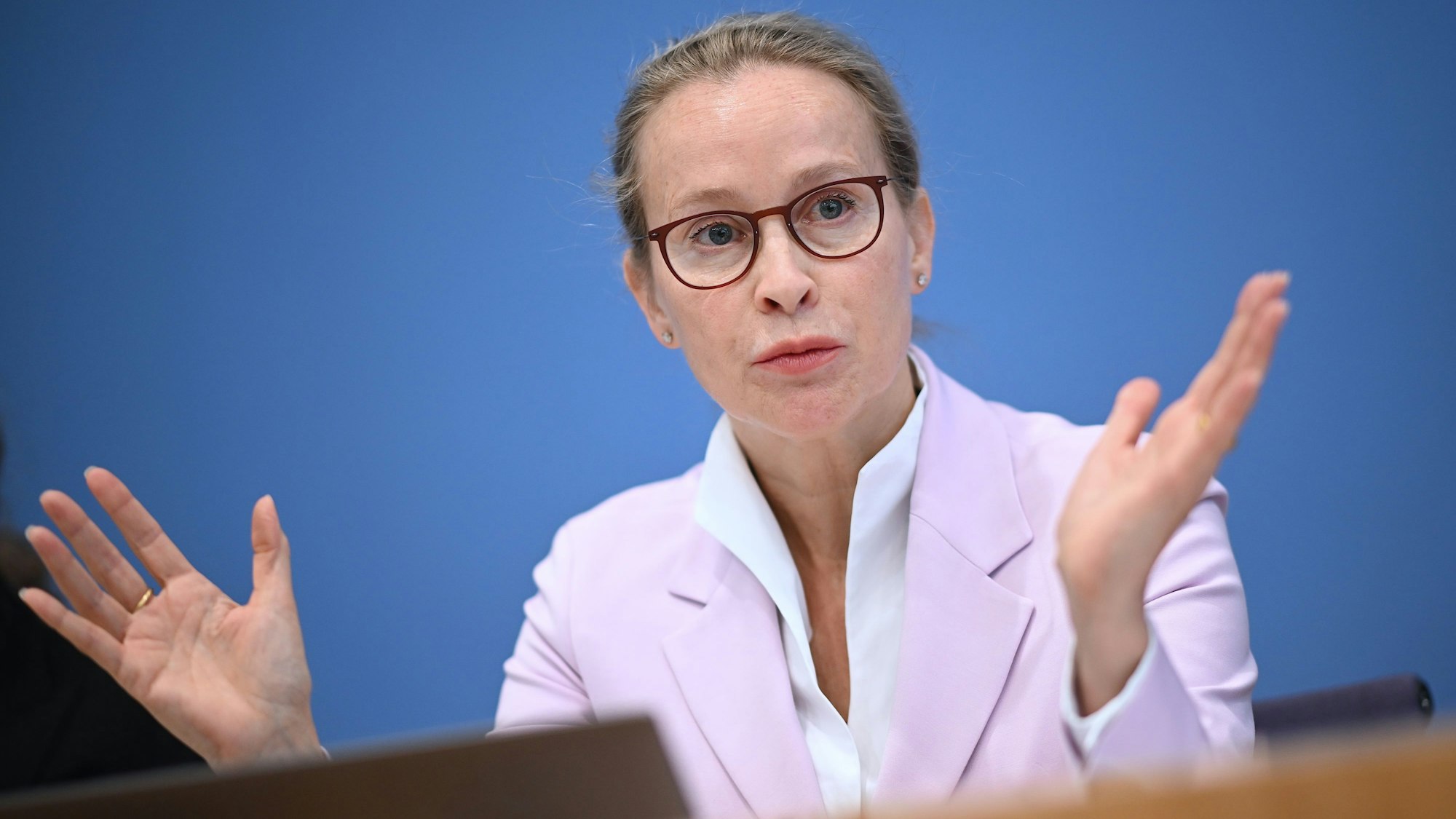 Frauke Brosius-Gersdorf stellt den Abschlussbericht der Kommission zur reproduktiven Selbstbestimmung und Fortpflanzungsmedizin vor.