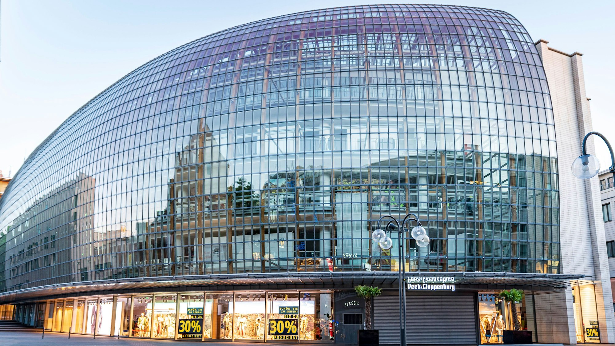 Das Bekleidungsfachgeschäft Peek und Cloppenburg auf der Schildergasse in der Kölner Innenstadt.