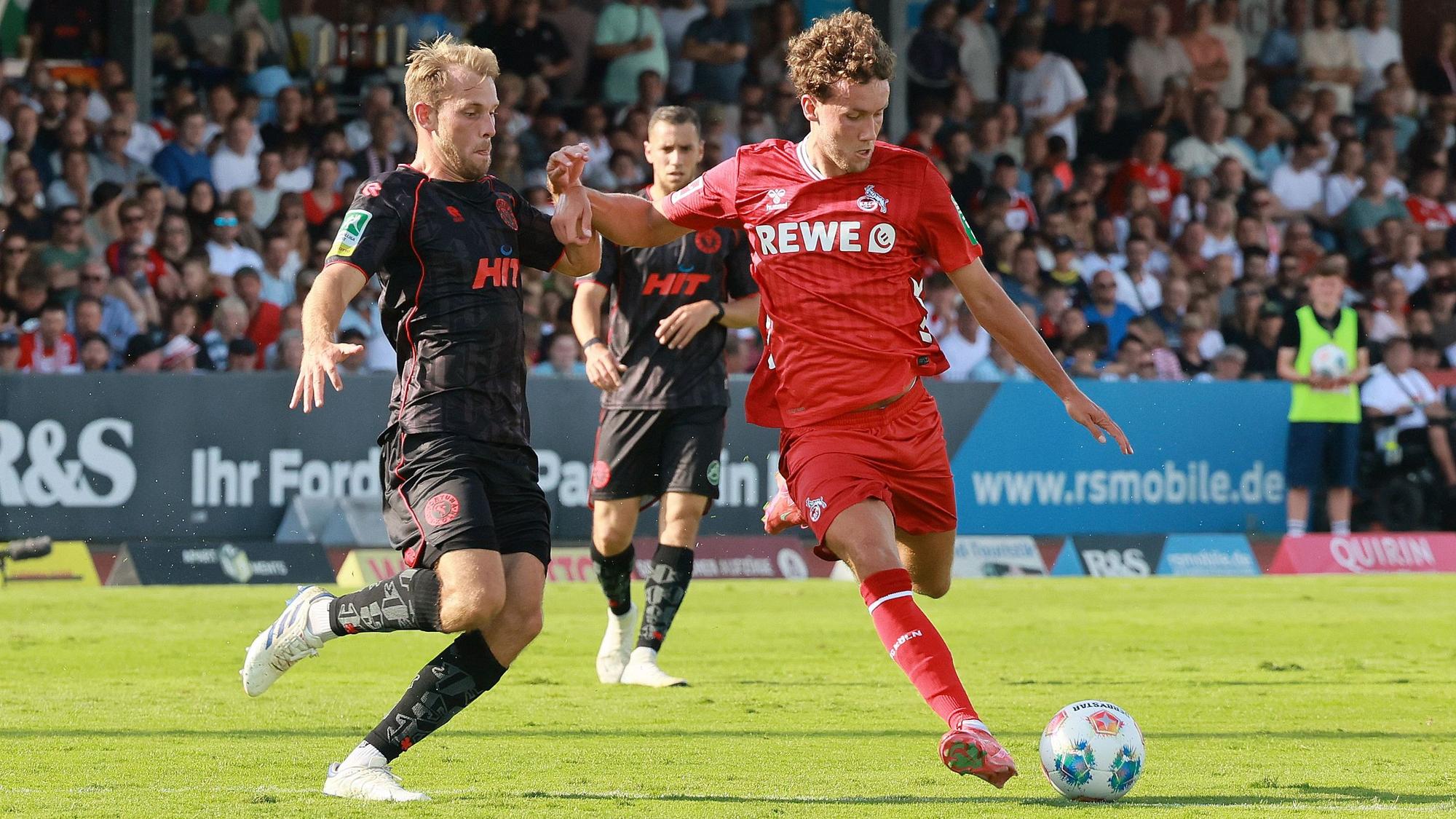 Testspiel, Fortuna Köln vs. 1. FC Köln, von links: georg Strauch (Fortuna), Luca Waldschmidt (1. FC Köln), 18.07.2025, Bild: Herbert Bucco