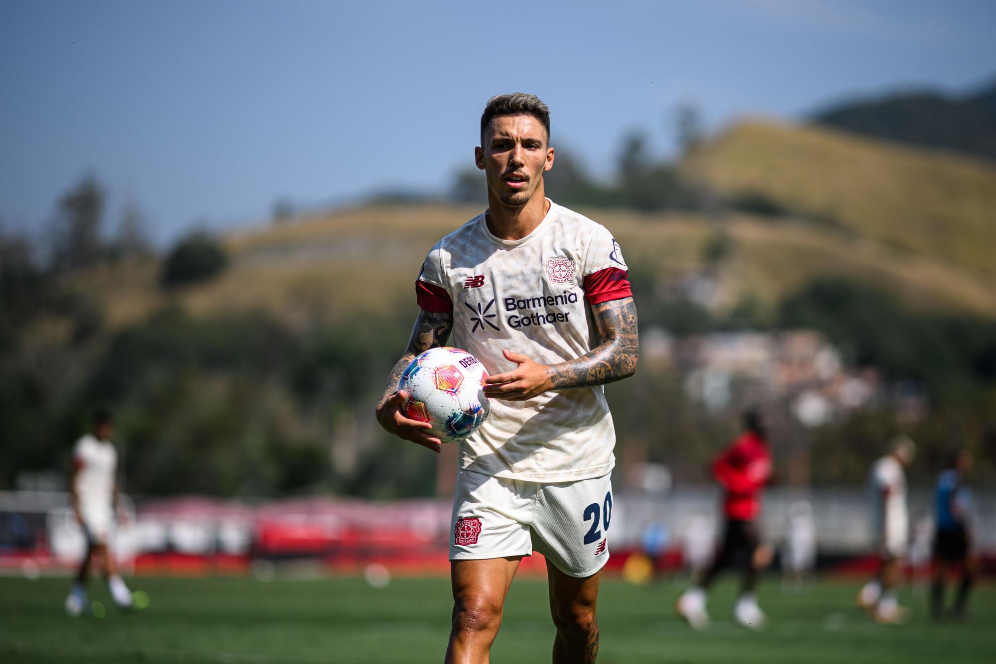 Alejandro Grimaldo von Bayer 04 Leverkusen im Trainingslager in Rio de Janeiro.