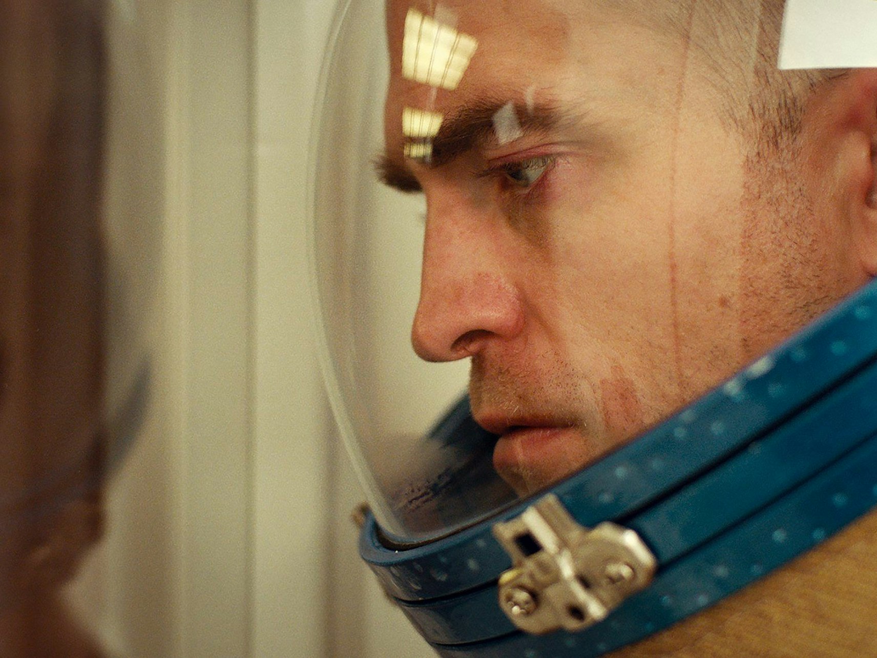 Robert Pattinson in einer Szene des in Köln gedrehten Films „High Life“.