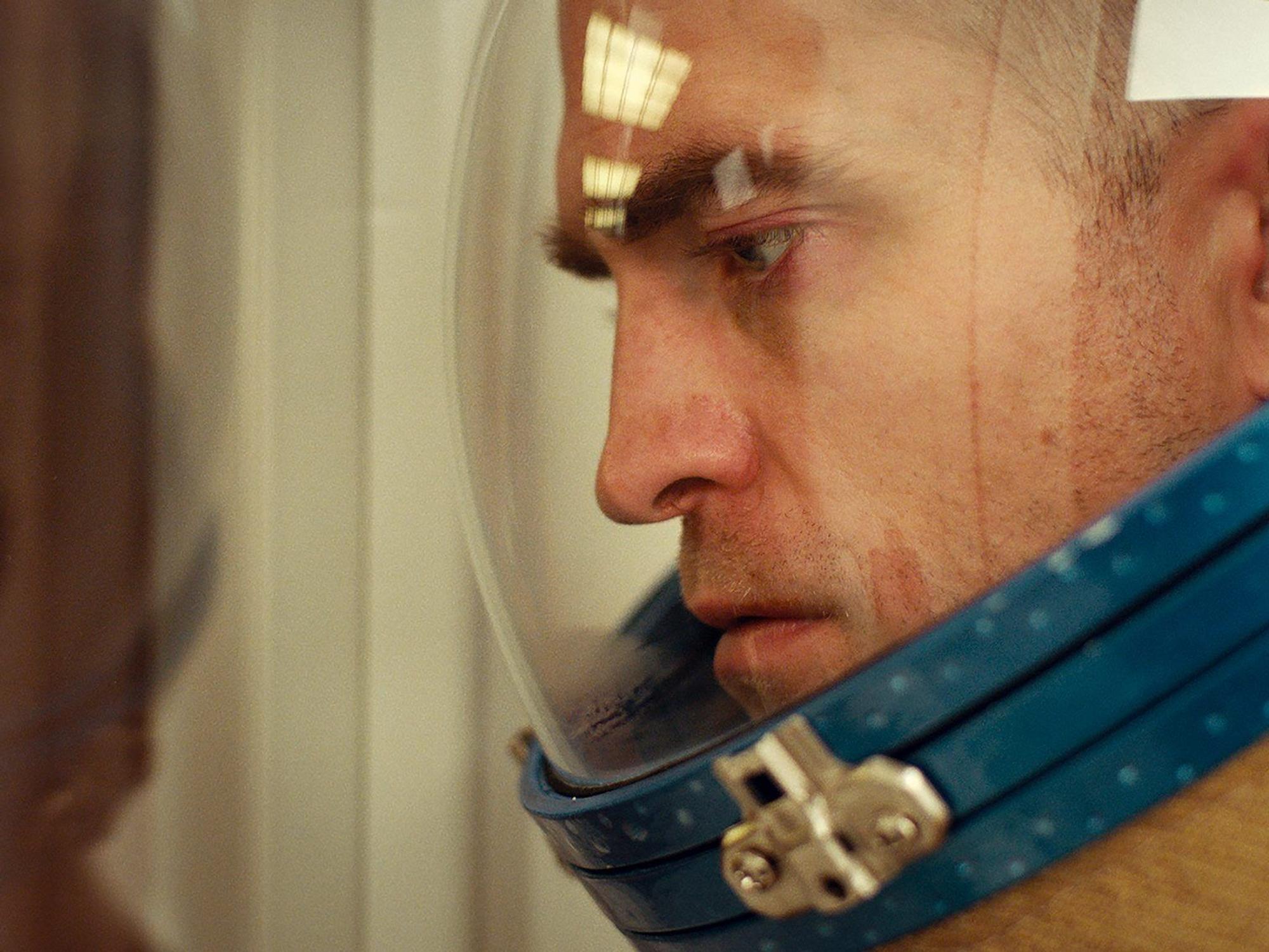 Robert Pattinson in einer Szene des in Köln gedrehten Films „High Life“.